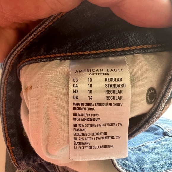 EUC American Eagle Distressed Denim Mini Skirt Size 10 🔥🔥 (D2) - Picture 10 of 14